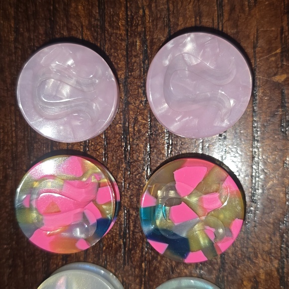 8 Lululemon mini claw hair clips - Picture 2 of 4